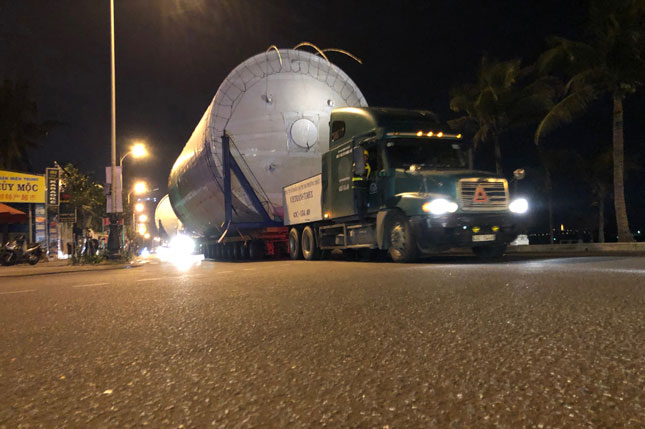 Photo: A ‘giant’ beer tank being transported