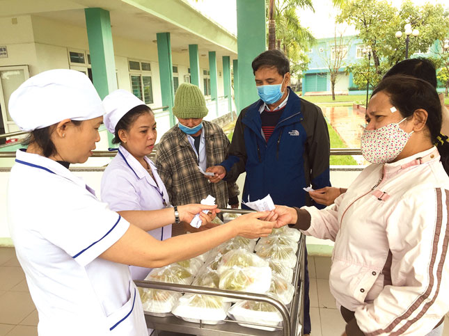 Gần 3 năm đi vào hoạt động, bếp ăn tình thương, Bệnh viện Phổi Đà Nẵng đã cung cấp hơn 35.000 suất ăn miễn phí cho người bệnh. 