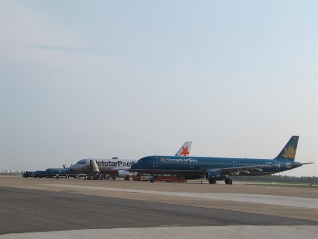 Air planes of the National Vietnam Airlines land at the Da Nang International Airport (Photo: VNS) 