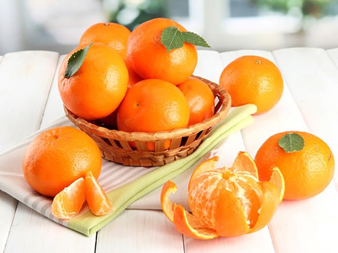 Trái cam giúp giảm huyết áp vì nó có chứa chất chống oxy hoá giúp cải thiện chức năng của mạch máu. Vitamin C có trong cam giúp tăng cường các động mạch và không gây tắc nghẽn.