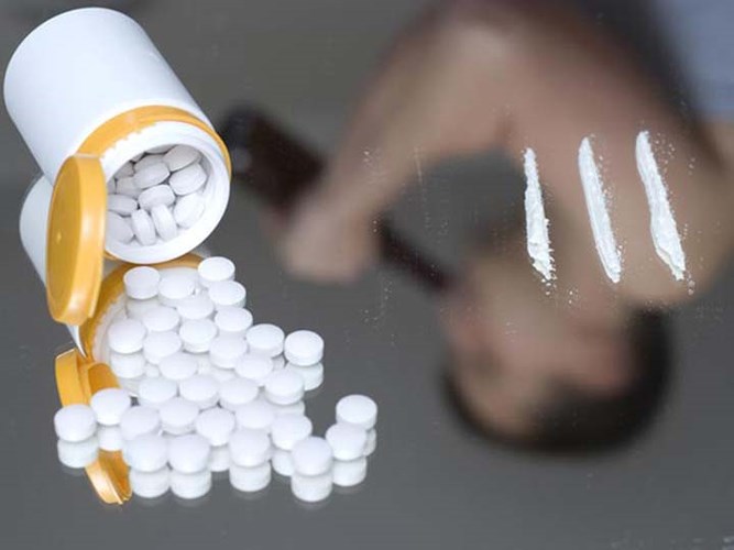 Thuốc giảm đau có thể dẫn đến lạm dụng chất gây nghiện: Một số nghiên cứu và khảo sát đã ghi nhận rằng, những người bắt đầu sử dụng thuốc giảm đau và nghiện chúng có nguy cơ cao hơn lạm dụng các chất khác như cocaine, rượu....