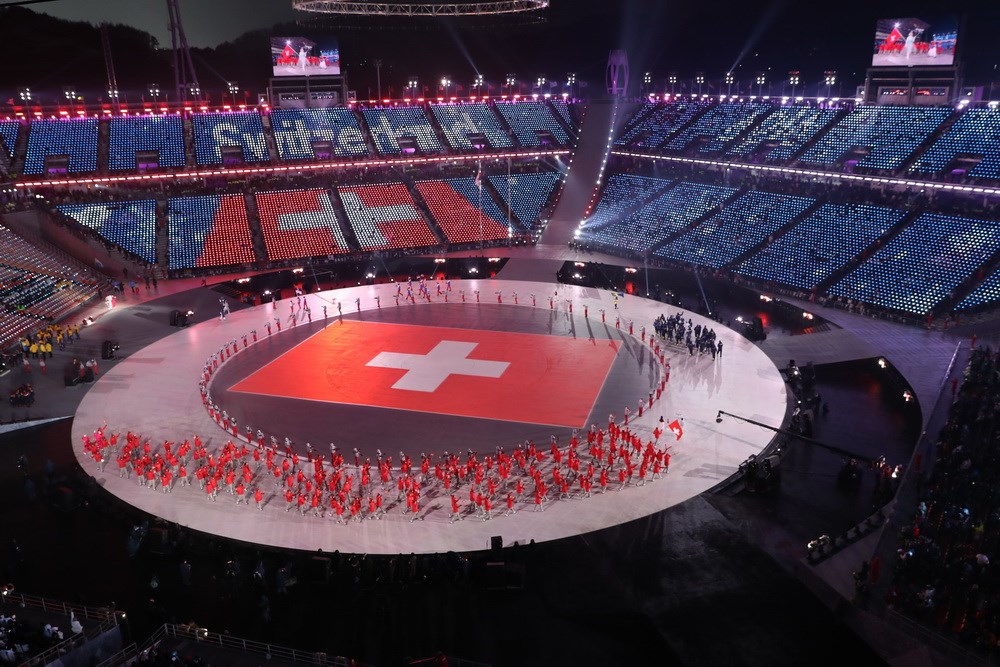 Đoàn vận động viên Thụy Sĩ tiến vào sân vận động tại lễ khai mạc Olympic mùa Đông PyeongChang. (Nguồn: THX/TTXVN)
