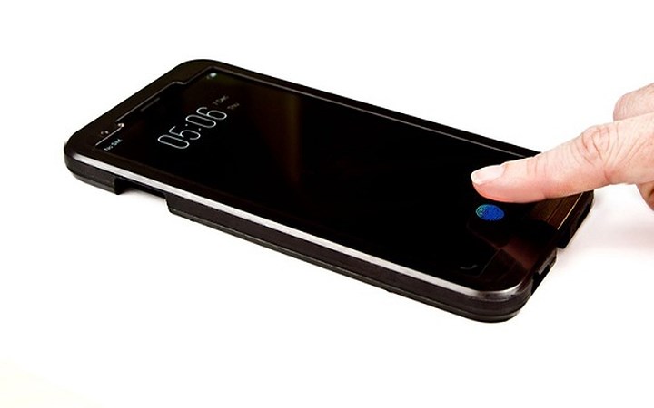 Cảm biến vân tay phía dưới màn hình. Chiếc điện thoại thương mại đầu tiên tích hợp bộ quét vân tay nhúng dưới màn hình hiển thị sẽ xuất hiện trong quý I/2018. Rất bất ngờ, không phải Apple hay Samsung mà Vivo, công ty đến từ Trung Quốc hiện còn chưa bán sản phẩm tại Mỹ sẽ làm điều đó.