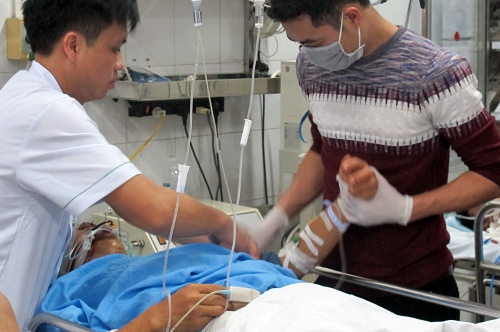 Một bệnh nhân tai nạn giao thông cấp cứu tại Bệnh viện Hữu nghị Việt Đức (Hà Nội). Ảnh: Nam Phương.