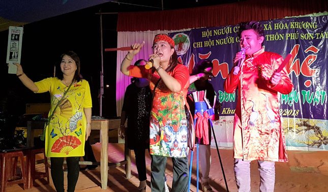 Tết năm nay, các xã của huyện Hòa Vang tổ chức nhiều hoạt động văn hóa. TRONG ẢNH: Hội Bài chòi ở thôn Phú Sơn Tây, xã Hòa Khương.    Ảnh: V.T.L