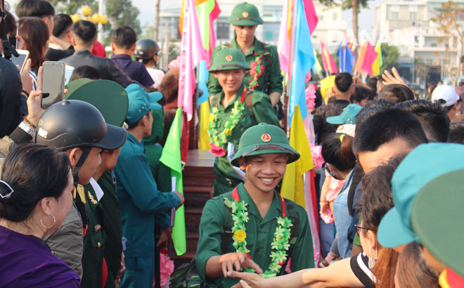 Hơn 1.100 thanh niên Đà Nẵng lên đường nhập ngũ