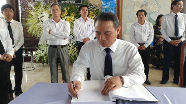 Lãnh đạo thành phố viếng cố Thủ tướng Phan Văn Khải