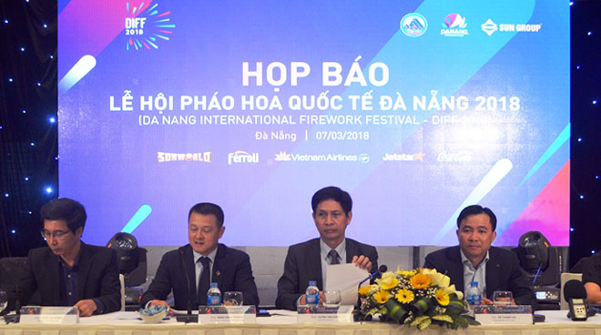 Ban tổ chức kỳ vọng DIFF 2018 sẽ tạo nên dấu ấn mới cho du lịch Đà Nẵng. Trong ảnh: Đại diện Ban tổ chức đang trả lời các câu hỏi của báo chí