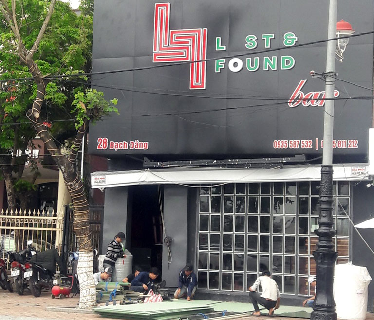 quán Bar Lost And Found (số 28 đường Bạch Đằng, quận Hải Châu) thường xuyên mở nhạc lớn, ảnh hưởng đến người dân