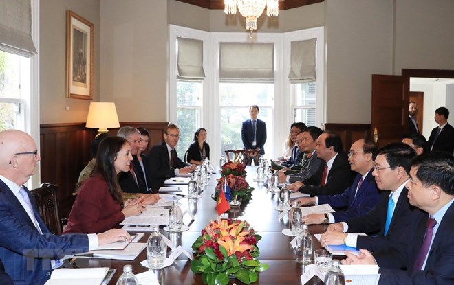 Thủ tướng Nguyễn Xuân Phúc và Thủ tướng New Zealand Jacinda Ardern hội đàm. (Ảnh: Thống Nhất/TTXVN)