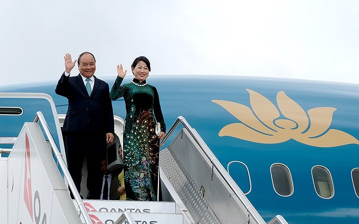 Trước đó, sáng sớm ngày 16/3 (theo giờ Việt Nam), Thủ tướng Nguyễn Xuân Phúc cùng Phu nhân dẫn đầu Đoàn cấp cao Việt Nam đã rời Thủ đô Canberra đến Thành phố Sydney - nơi diễn ra Hội nghị Cấp cao Đặc biệt ASEAN-Australia.