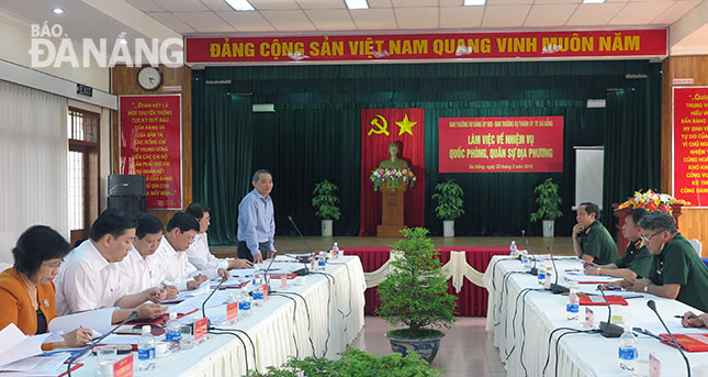 Bí thư Thành ủy Trương Quang Nghĩa phát biểu tại buổi làm việc với Ban Thường vụ Đảng ủy Quân khu 5.                 Ảnh: S.TRUNG