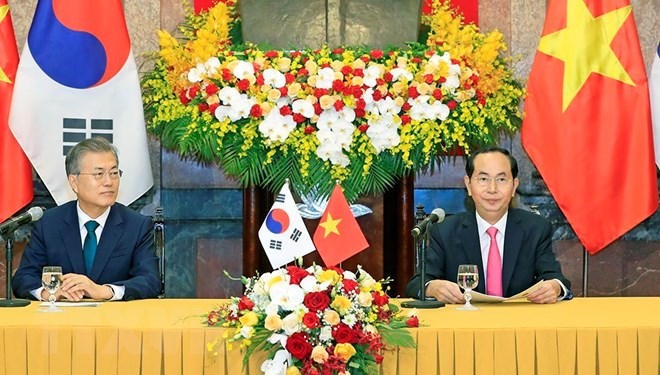 hủ tịch nước Trần Đại Quang và Tổng thống Hàn Quốc Moon Jae-in gặp gỡ phóng viên báo chí sau khi kết thúc hội đàm. (Ảnh: Nhan Sáng/TTXVN)