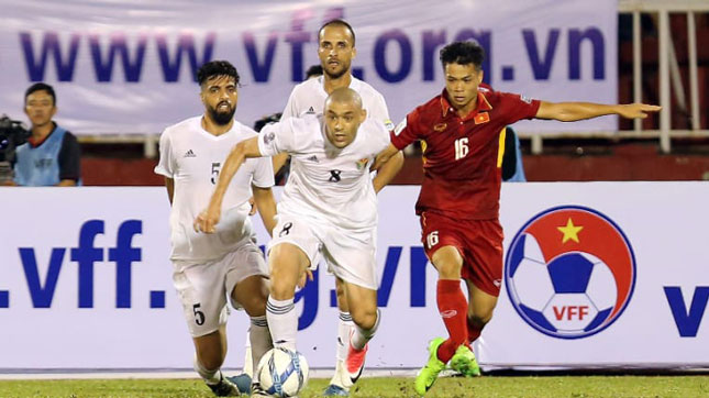 Sẽ không dễ dàng cho Công Phượng (áo đỏ) và đội tuyển Việt Nam trong cuộc tái đấu với Jordan (áo trắng) nhưng khi không bị áp lực tâm lý, vẫn có thể chờ đợi một màn biểu diễn ấn tượng của đội tuyển Việt Nam trên sân khách.Ảnh: AFC