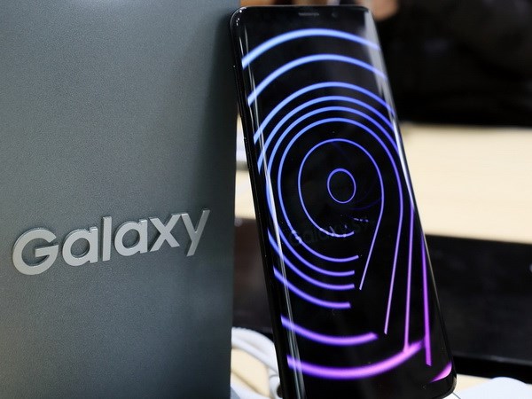 Điện thoại Galaxy S9 của Samsung được giới thiệu tại Seoul, Hàn Quốc. (Nguồn: Yonhap/TTXVN)