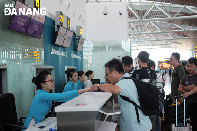 Đà Nẵng trở thành điểm đến hấp dẫn du khách trong nhiều năm gần đây. (Ảnh chụp tại Sân bay quốc tế Đà Nẵng).  					                    Ảnh: MẪU ĐƠN