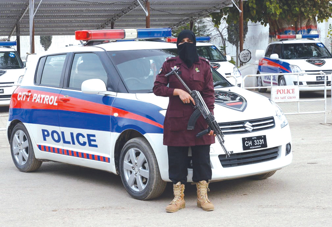 Cô Zahida tham gia lực lượng cảnh sát của Pakistan. 
