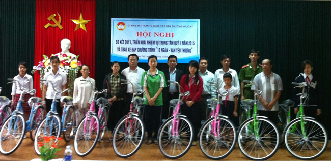 Những chiếc xe đạp được trao sẽ tiếp thêm động lực cho học sinh nghèo trên con đường đến trường.  