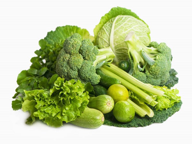 Rau xanh: Các loại rau lá xanh có nhiều chất chống oxy hoá để phục hồi sức khoẻ tế bào. Súp lơ xanh, rau cải ... là một số loại rau giàu chất chống oxy hoá, vitamin A, vitamin K, vitamin C giúp bảo vệ não chống lại stress oxy hoá. 