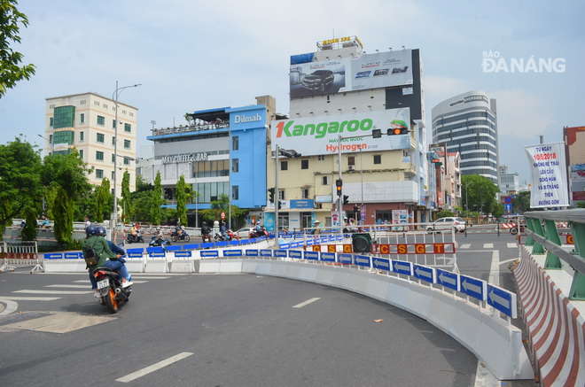 Theo chủ trương mới, các phương tiện không được đi thẳng từ đường Trần Phú rẽ trái lên cầu và đi thẳng qua đường gom.