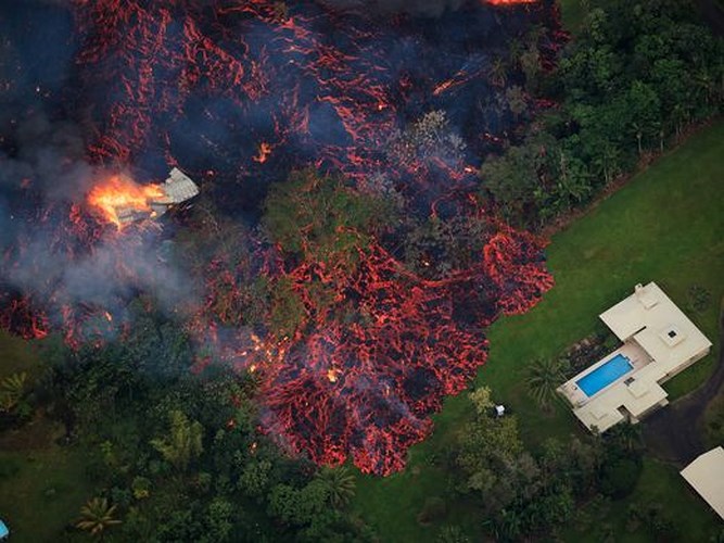 Hình ảnh một ngôi nhà ở Pahoa, Hawaii trước khi bị dung nham núi lửa 