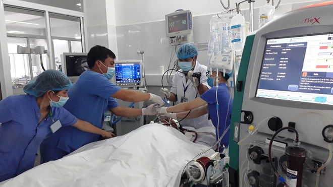Cứu 2 bệnh nhân ngưng tim, phổi bằng phương pháp ECMO
