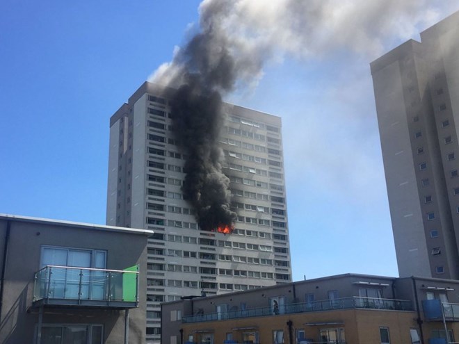 Lại cháy chung cư cao 22 tầng ở thủ đô London của Anh