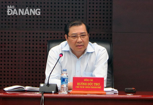 Chủ tịch UBND thành phố Huỳnh Đức Thơ chủ trì phiên họp thường kỳ UBND thành phố. 			                      Ảnh: S.TRUNG