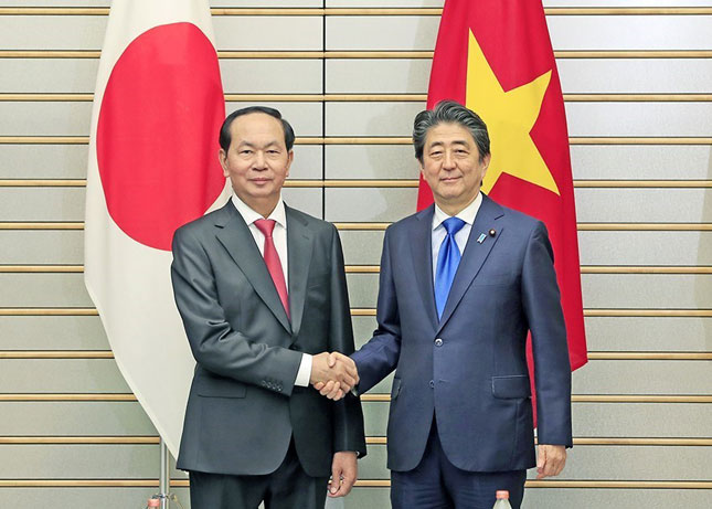 Chủ tịch nước Trần Đại Quang và Thủ tướng Shinzo Abe.                  Ảnh: TTXVN