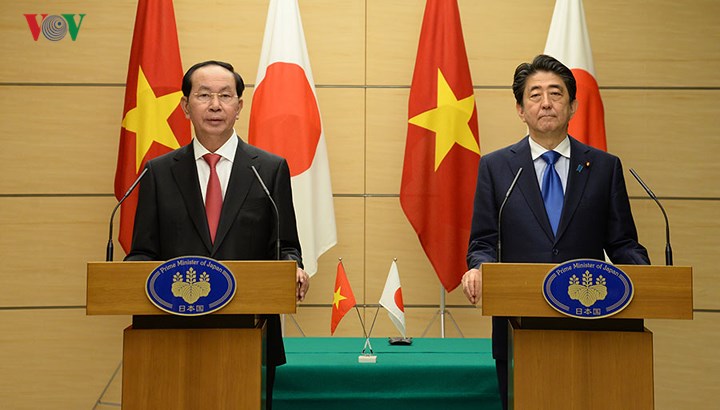 Chiều tối 31/5, theo giờ địa phương, sau Hội đàm, Thủ tướng Nhật Bản Shinzo Abe và Chủ tịch nước Trần Đại Quang đồng chủ trì họp báo, thông báo kết quả hội đàm.