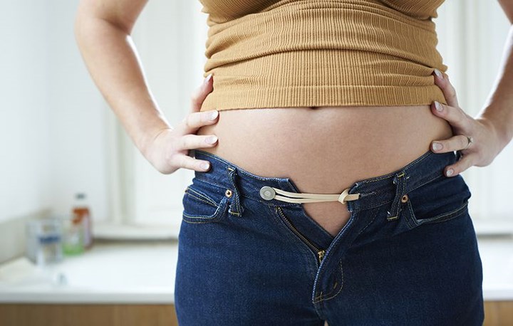 Chướng bụng: Sự xuất hiện của khối u có thể gây ra các triệu chứng về đường tiêu hóa như chướng bụng, đầy hơi và viêm. Những triệu chứng này có thể xuất hiện khi tuyến tụy bắt đầu tạo áp lực lên vùng bụng và dạ dày.