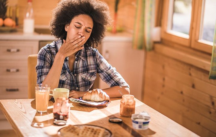 Chán ăn: Mất cảm giác thèm ăn là một dấu hiệu sớm của ung thư tuyến tụy. Đó là bởi vì khi khối u phát triển trong bụng có thể gây áp lực lên các cơ quan xung quanh, bao gồm cả dạ dày của bạn. Kết quả là bạn cảm thấy buồn nôn hoặc cảm thấy no ngay cả khi bạn không ăn gì hàng giờ. Thậm chí có thể cảm thấy đau đớn khi ăn.