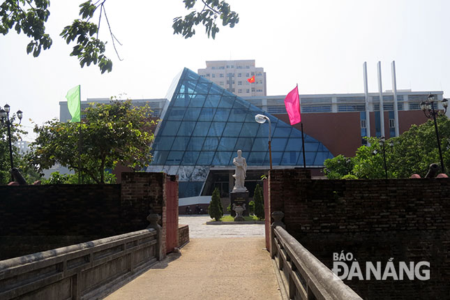The entrance gate to the Museum of Da Nang