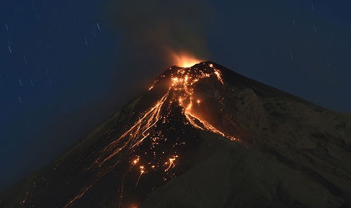 Cơ quan địa chất Mỹ cho biết, một trận động đất 5,2 độ richte đã xảy ra sau khi núi lửa Fuego phun trào. 