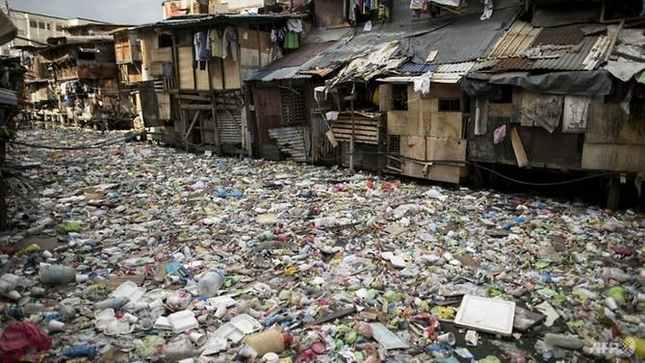 Rác thải nhựa ở một khu dân cư tại Đông Nam Á.