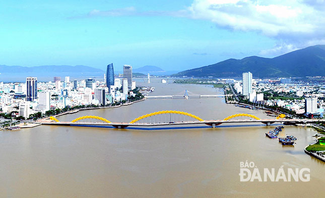 Các chuyên gia cho rằng, Đà Nẵng cần có chính sách phát triển không gian đô thị dựa trên lợi thế dòng sông Hàn. Ảnh: ĐẶNG NỞ