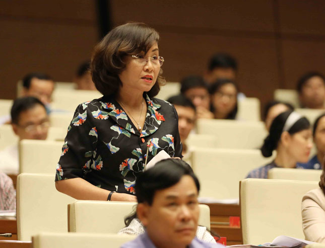 Đại biểu Quốc hội Ngô Thị Kim Yến (Đà Nẵng) phát biểu thảo luận về dự án Luật sửa đổi, bổ sung một số điều của Luật Giáo dục chiều 11-6. Ảnh: TTXVN