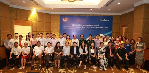 At the launching ceremony of the programme designed to help Vietnamese officials at all levels to enhance their capacity of using technology and social networks to cope with natural disasters (Source: www.hanoimoi.com.vn)