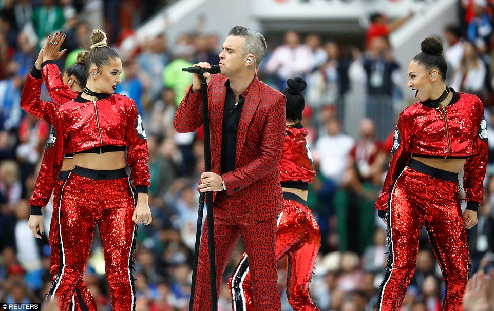 Nam danh ca Robbie Williams cất tiếng hát khai mạc World Cup 2018. Nguồn: Reuters