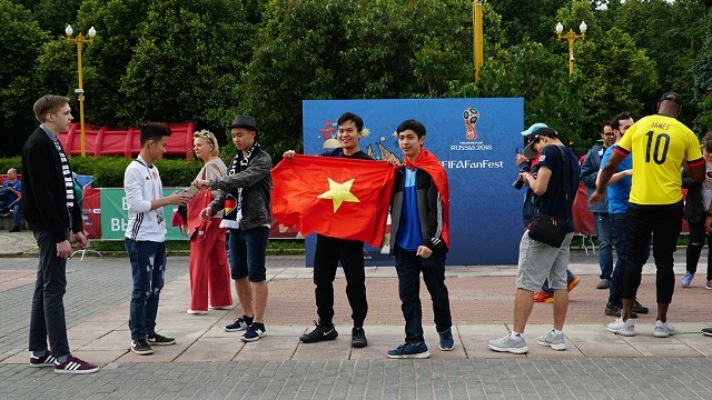 Vietnamese football fans at Fan Fest, the main fan location during the World Cup in Moscow, Russia this summer. (Photo: NDO)