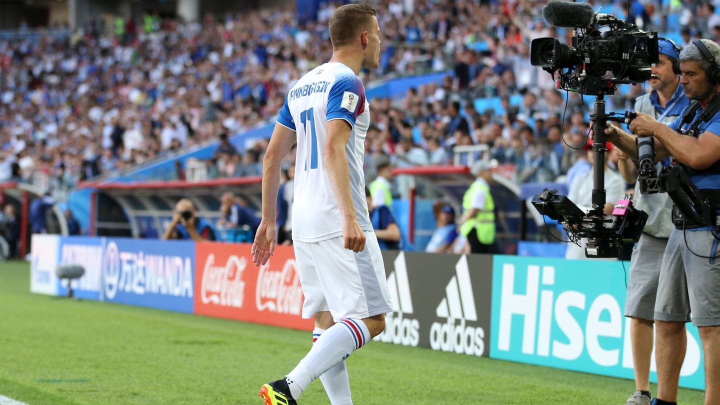 Niềm vui của Finnbogason với bàn thắng san bằng tỷ số 1-1 cho Iceland trước Argentina. Ảnh: FIFA