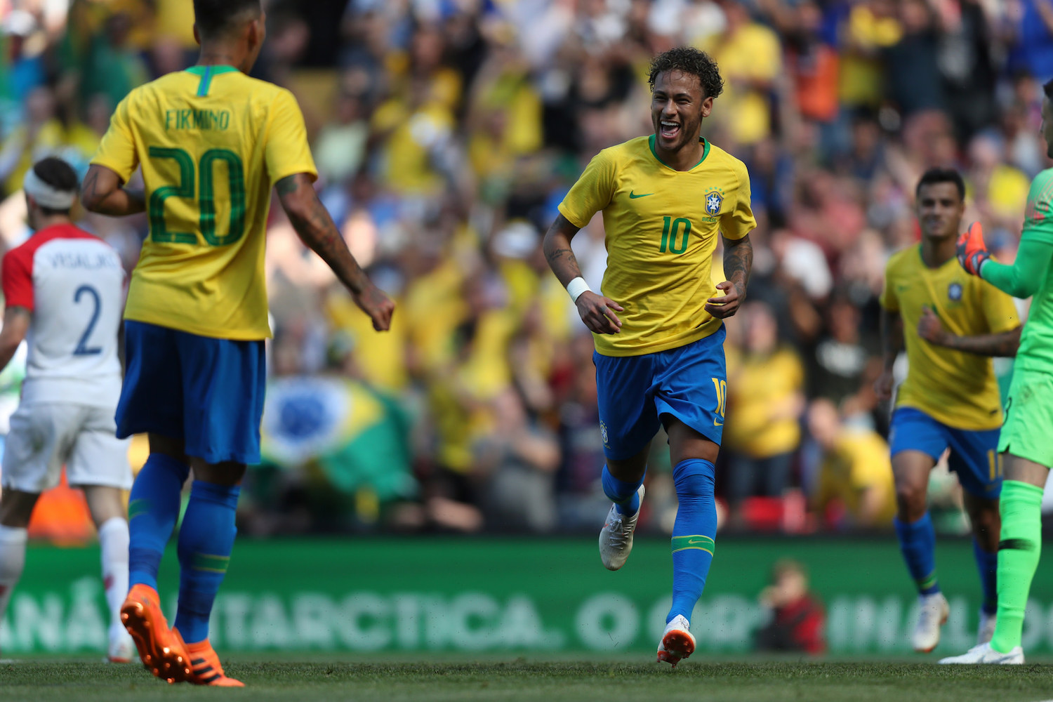 Với những siêu sao tấn công như Neymar (số 10), chắc chắn, Brazil sẽ vẫn lấy tấn công làm chủ đạo. Ảnh: Riotimesonline