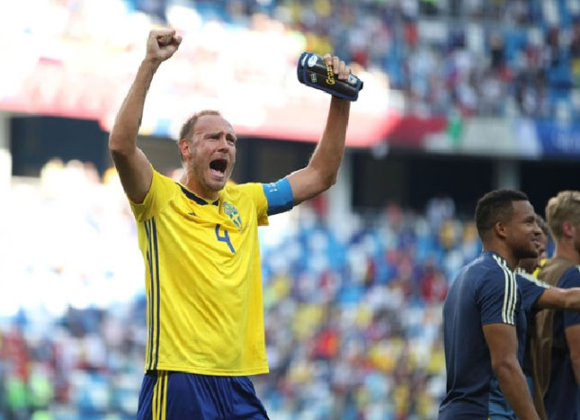 Niềm vui của Granqvist (áo vàng) sau khi ghi bàn thắng duy nhất, mang lại chiến thắng 1-0 cho Thụy Điển trước Hàn Quốc.                 Ảnh: FIFA