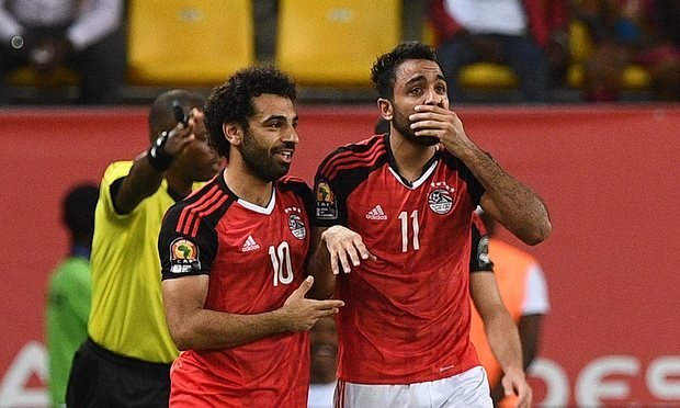 Với “song sát” Salah (trái) và Karahba (phải), Ai Cập sẽ đặt mục tiêu có điểm trước Nga nếu không muốn sớm bị loại. Ảnh: dailynewsegypt