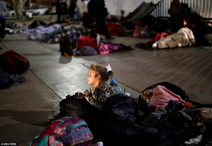 Thống kê cho thấy trong suốt 6 tuần qua, đã có gần 2.000 trẻ em trong các gia đình nhập cư bất hợp pháp vào Mỹ bị tách khỏi cha mẹ hoặc những người bảo hộ. Ảnh: Reuters.