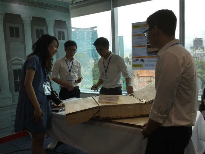A smart mattress developed by a team of students from Đà Nẵng University of Science and Technology is one of three winning projects in the Engineering Projects in Community Service Programme in Việt Nam. VNS/Photo Gia Lộc Read more at http://vietnamnews.vn/society/450210/students-engineering-projects-win-awards-from-community-service-programme.html#AUGK65RkeLeAY45K.99