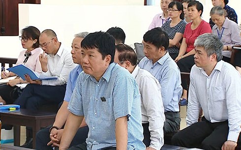 Bị cáo Đinh La Thăng (hàng ghế đầu) tại phiên xử phúc thẩm.