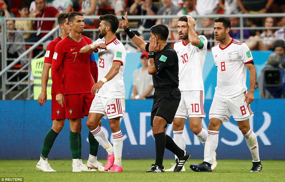 Ronaldo được cho đã có va chạm thô bạo với một cầu thủ Iran khiến cầu thủ này nằm sân. Tuy nhiên sau khi sử dụng trợ lý VAR để quan sát tình huống, trọng tài chỉ phạt CR7 thẻ vàng cảnh cáo, điều này vấp phải sự phản đối kịch liệt từ phía Iran.