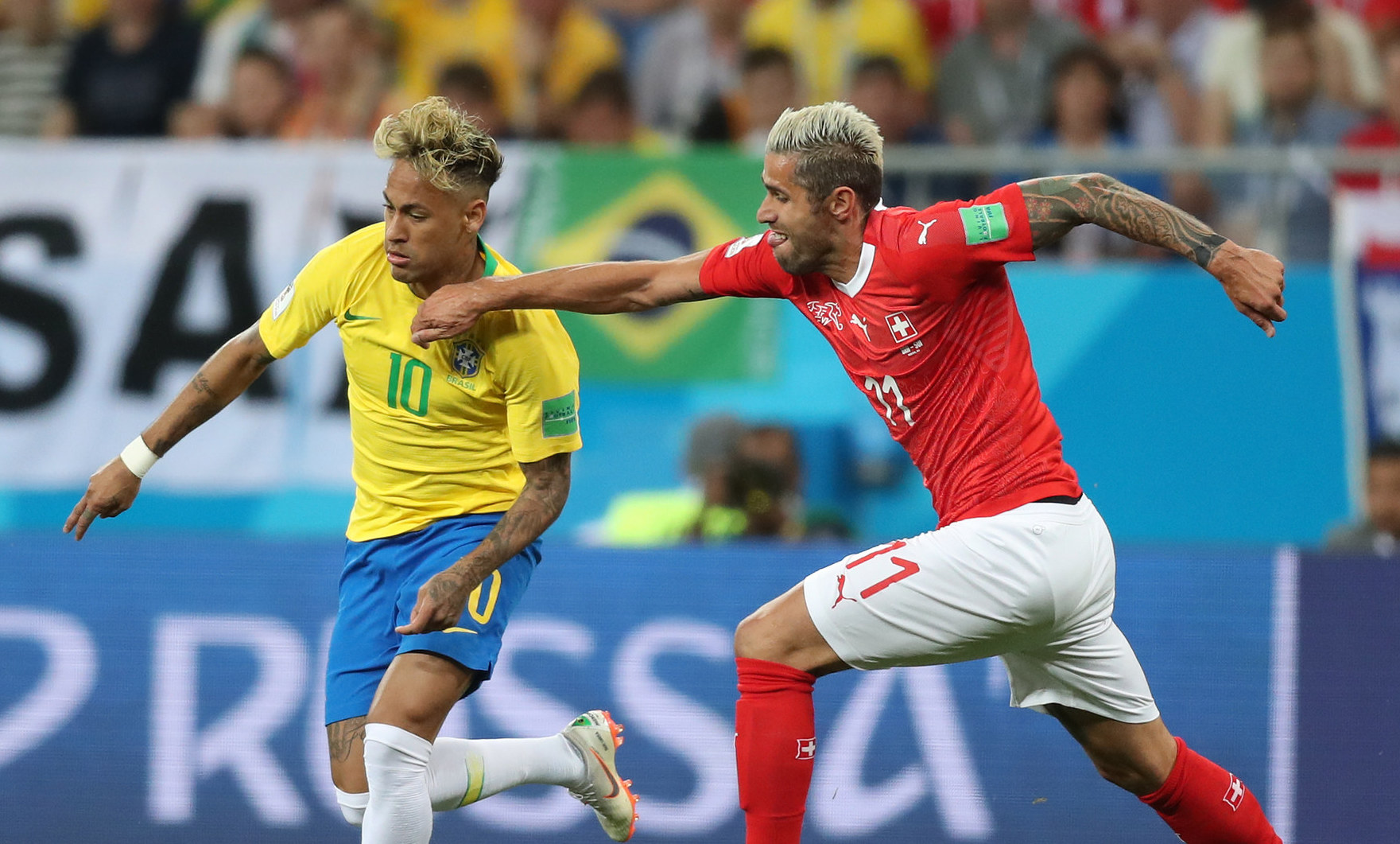 Sau khi đã giải tỏa được áp lực, Neymar (áo vàng) được xem là niềm hy vọng lớn nhất cho Brazil. Ảnh: FIFA