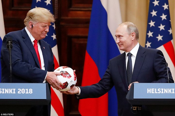 Những khoảnh khắc ấn tượng trong cuộc gặp Thượng đỉnh Trump-Putin